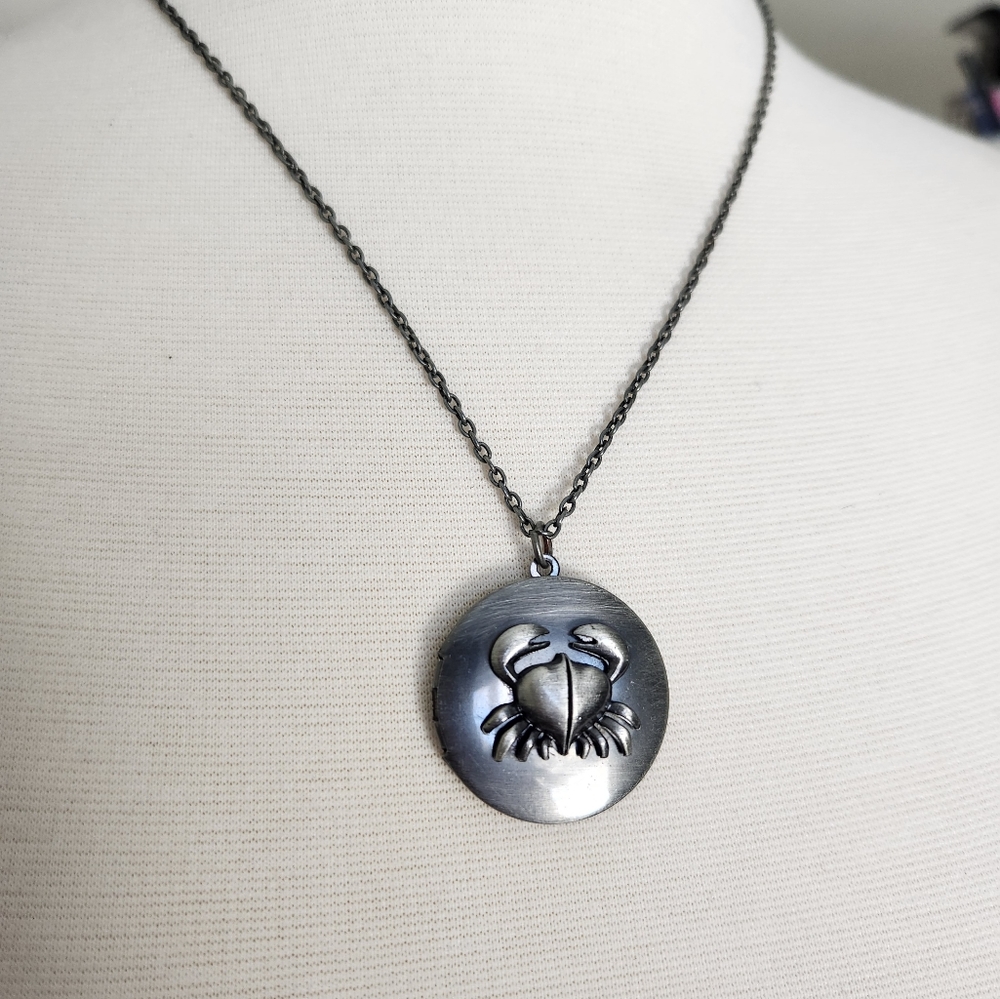 Pirates of the Carribean Crab Locket